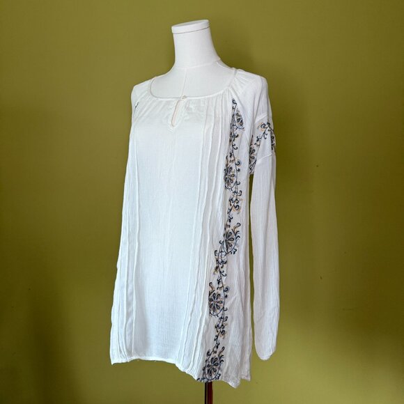 Women's Charming Charlie Embroidered Blouse Size Small NWT - Picture 2 of 8